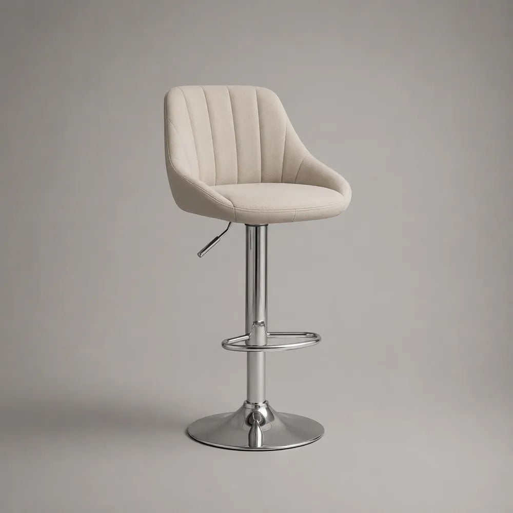 Barhocker mit Rückenlehne, höhenverstellbar und 360° drehbar, Polyester-Mikrofaser in Beige, Stahlgestell chromfarben, 52 × 49 × 84–105 cm